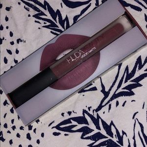 HUDA BEAUTY liquid matte lip stick